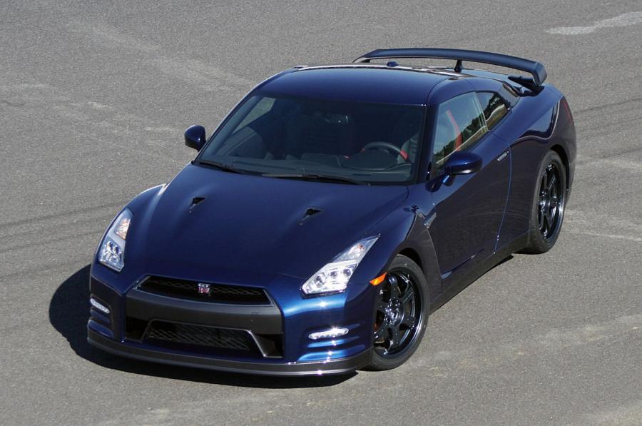  Nissan GT-R 2015 года  (фото 55 из 56)